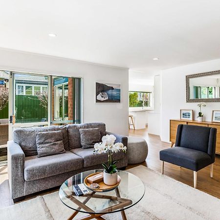 Private And Sunny 3-Bedroom Home With Parking Auckland Kültér fotó