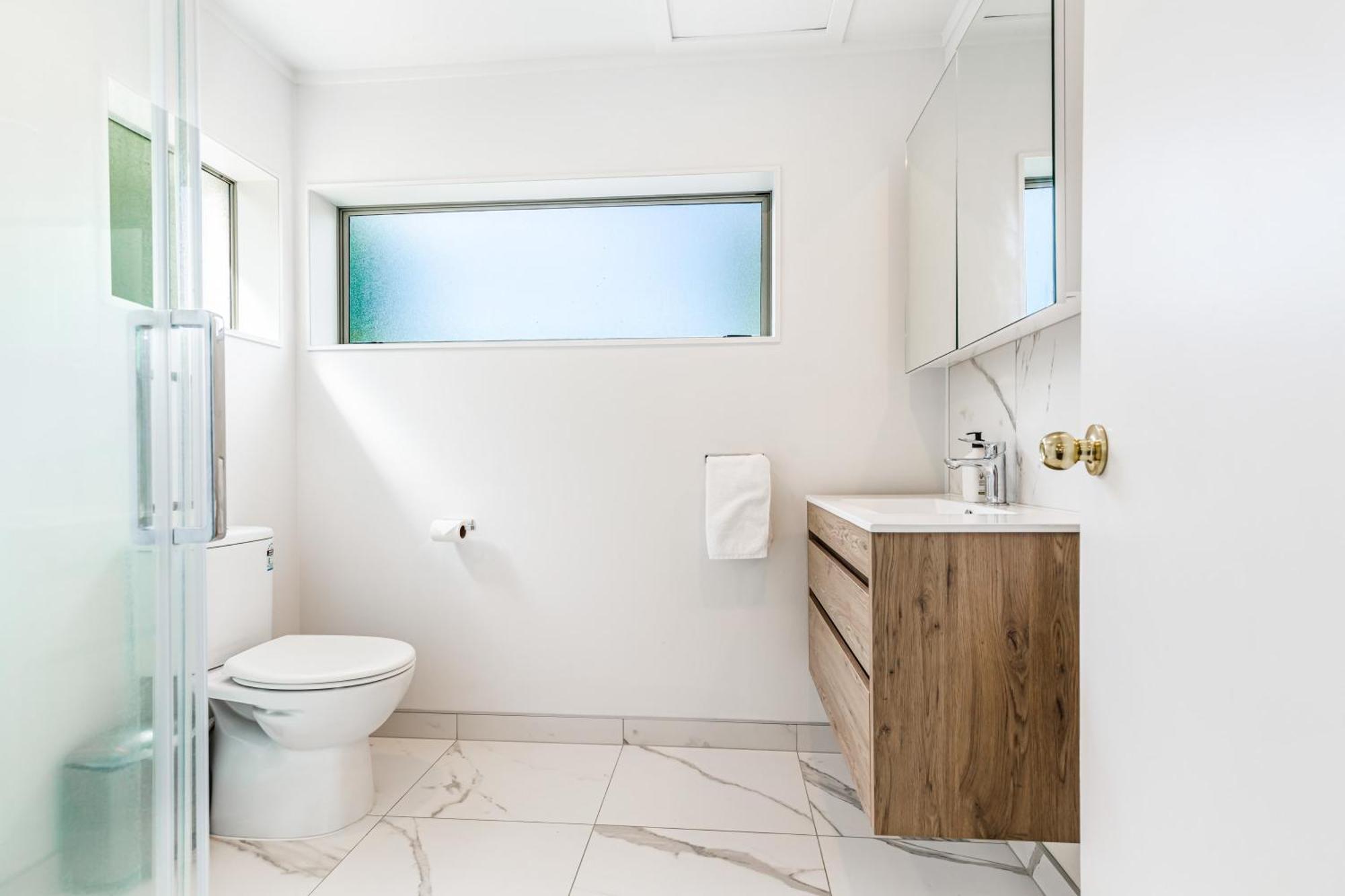 Private And Sunny 3-Bedroom Home With Parking Auckland Kültér fotó