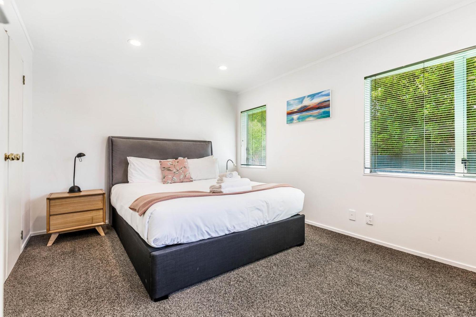 Private And Sunny 3-Bedroom Home With Parking Auckland Kültér fotó